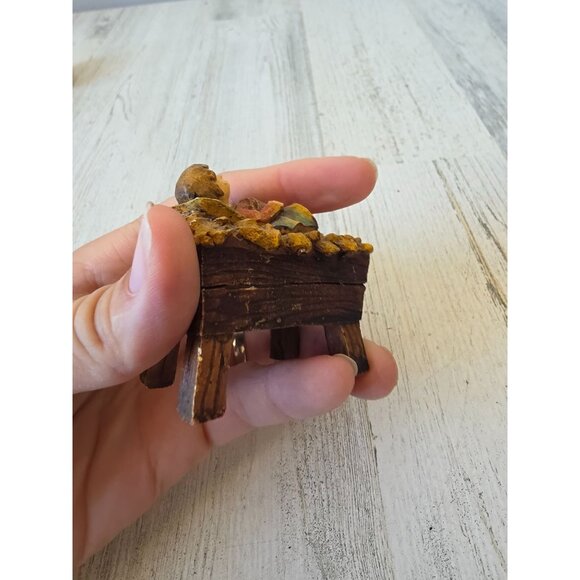 Vintage resin Jesus crib baby Nativity figurine statue Xmas decor - Picture 4 of 7